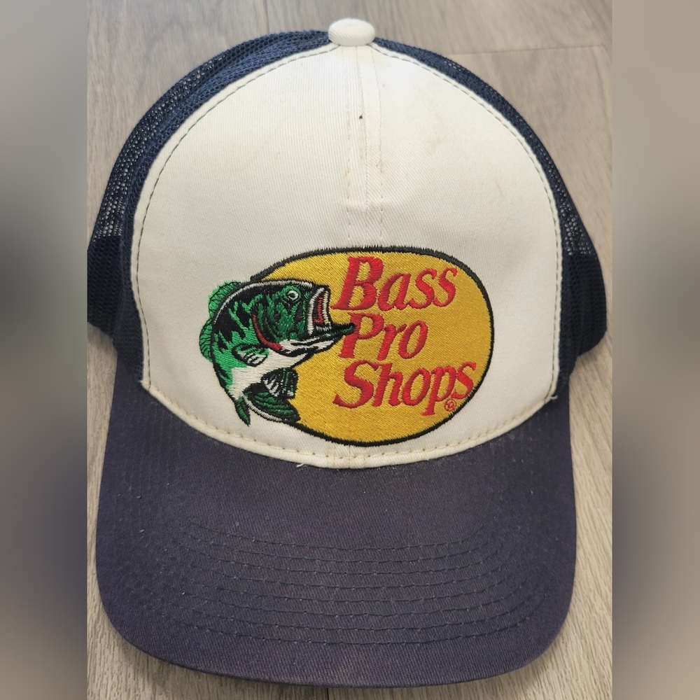 Bass Pro Shops Blue and White Fish Design